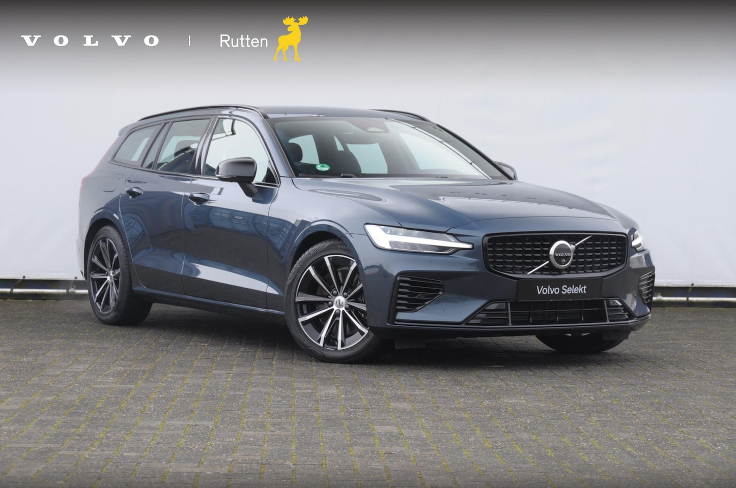Volvo V60 - T6 350PK Automaat AWD Plus Dark / Adaptive cruise control / Elektrische stoelen / Harman K - AutoWereld.nl