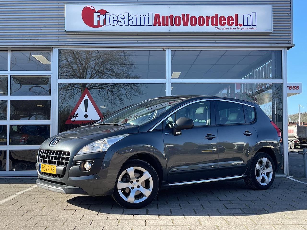 Peugeot 3008 - 1.6 Style /Cruise/Climate/Navi/Pano/Trekhaak/ - AutoWereld.nl