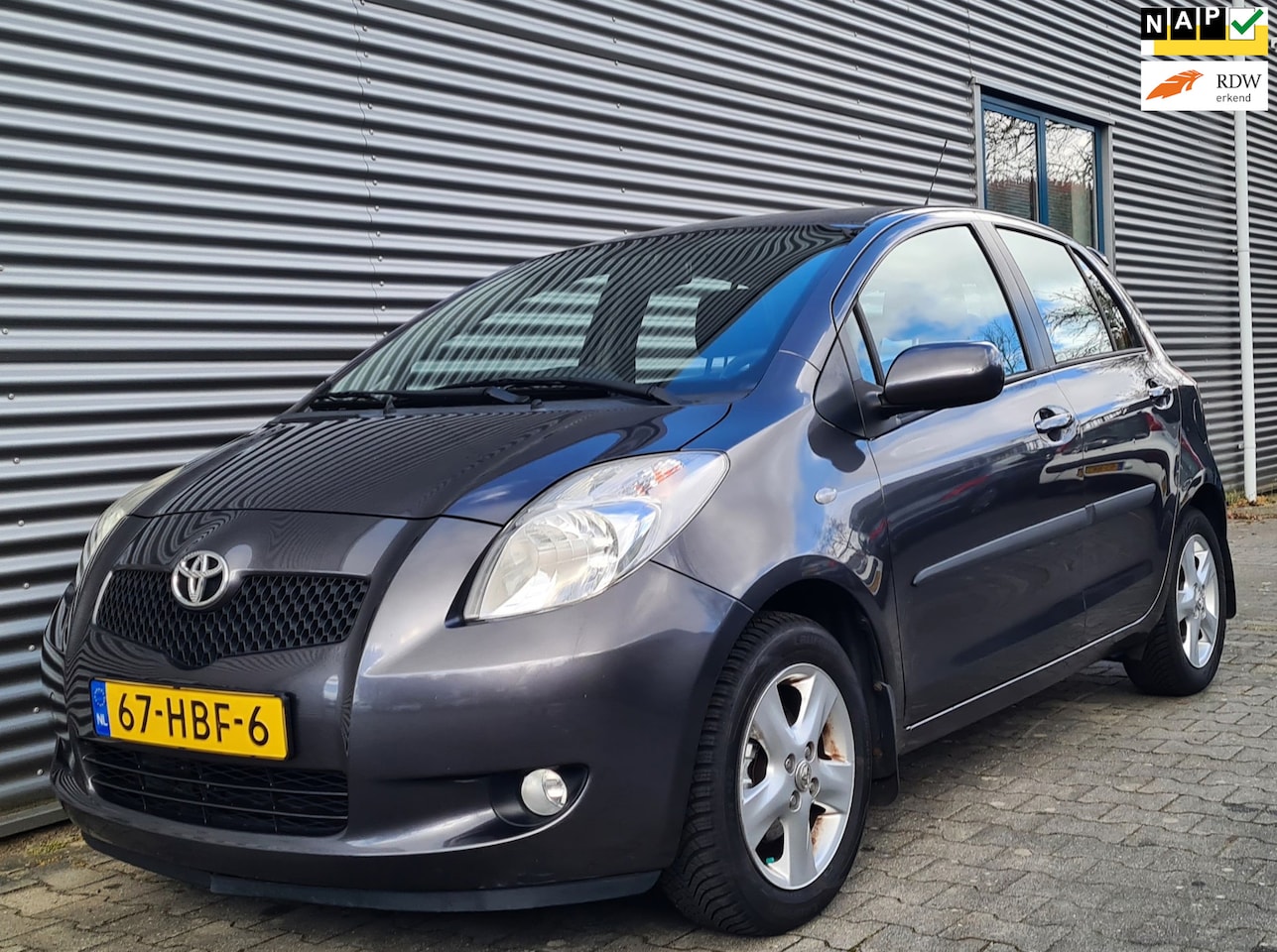 Toyota Yaris - 1.3 VVTi Luna MMT 5drs AUT 10-2008 Antr. Grijs Metallic - AutoWereld.nl