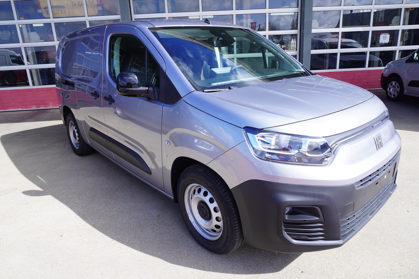 Fiat E-Doblo - 136 L2 50 kWh BPM Vrij Climate | Navi | Camera | Cruise - AutoWereld.nl