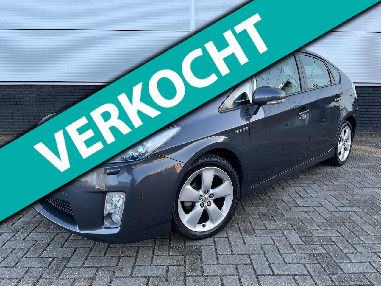 Toyota Prius - 1.8 Hybrid Dynamic Clima - HUD - xenon - sensoren - trekhaak - bluetooth - NAP - dealer on - AutoWereld.nl