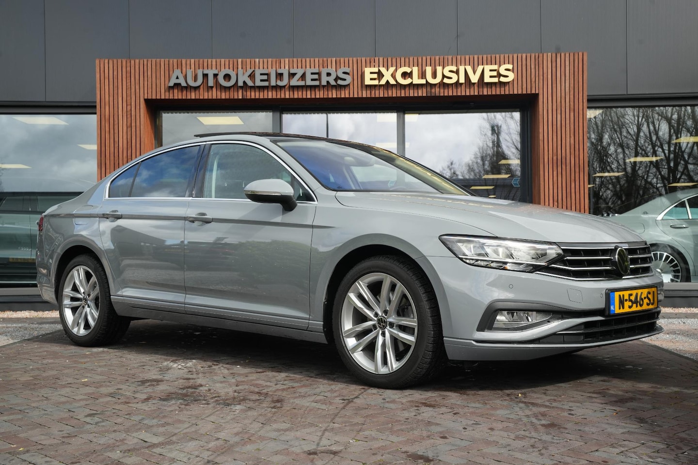 Volkswagen Passat - 1.5 TSI Business Automaat Pano Dak trekhaak - AutoWereld.nl