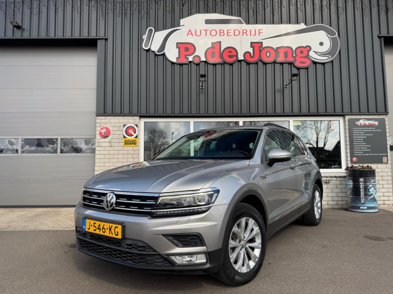 Volkswagen Tiguan - 1.4 TSI HIGHLINE Trekhaak Stoelverwarming Carplay Acc 4motion Navi - AutoWereld.nl