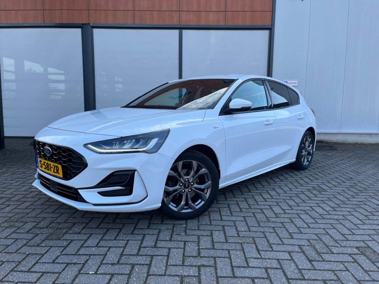 Ford Focus - 1.0 Ecoboost + ST-line + winterpack - AutoWereld.nl