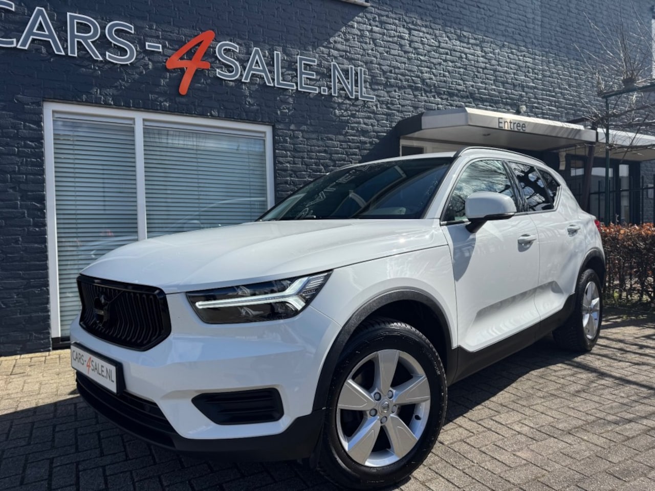 Volvo XC40 - T2 Automaat Momentum + Camera + LED + D- glas  + Navi - 2021 - AutoWereld.nl