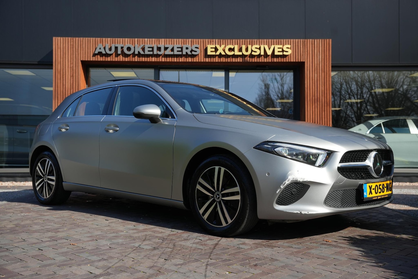 Mercedes-Benz A-klasse - 250 e Premium Plus Panoramadak Widescreen Adaptieve Cruise Leer Stoelverw. Ambient - AutoWereld.nl