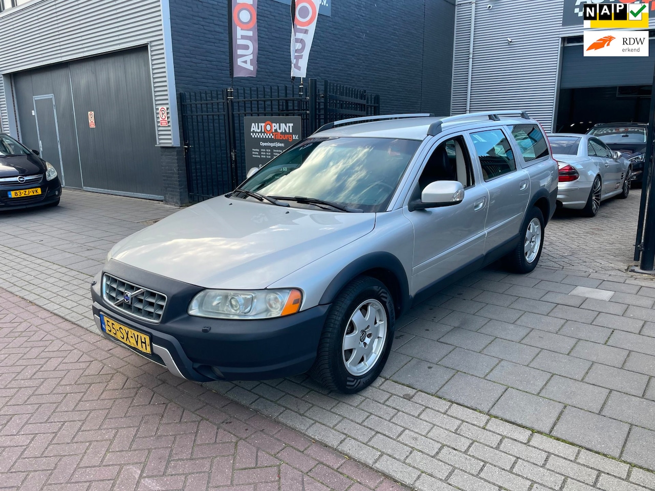 Volvo XC70 - 2.4 D5 Momentum 3e Eigenaar! Airco Navi NAP APK - AutoWereld.nl