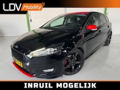 Ford Focus - ST-line 182PK / Red Edition / PDC / Dubbele uitlaatsysteem / Stoelverwarming / Prijs all-i