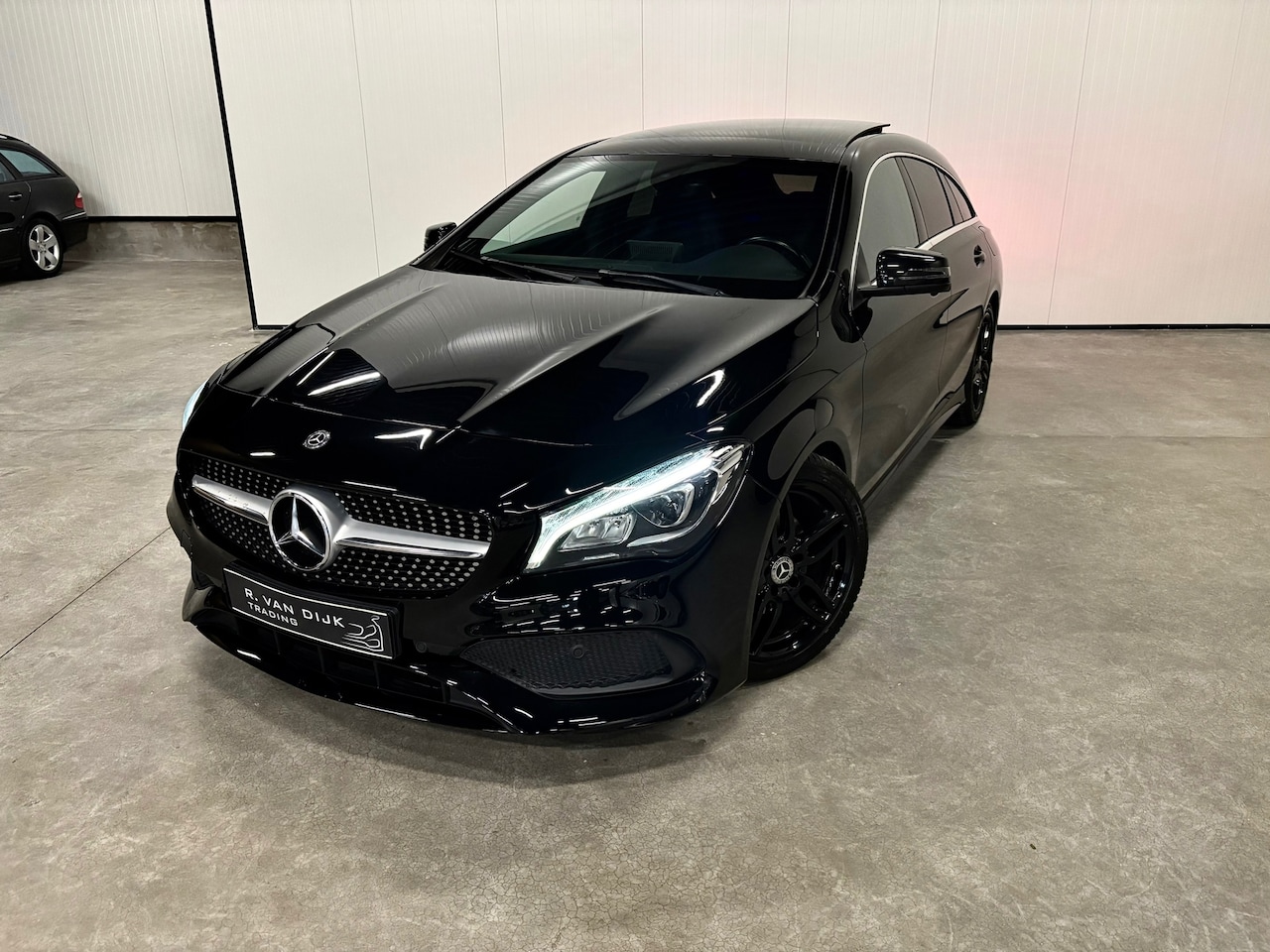 Mercedes-Benz CLA-klasse Shooting Brake - 180 AMG Pano *Sterrenhemel* Carplay - AutoWereld.nl