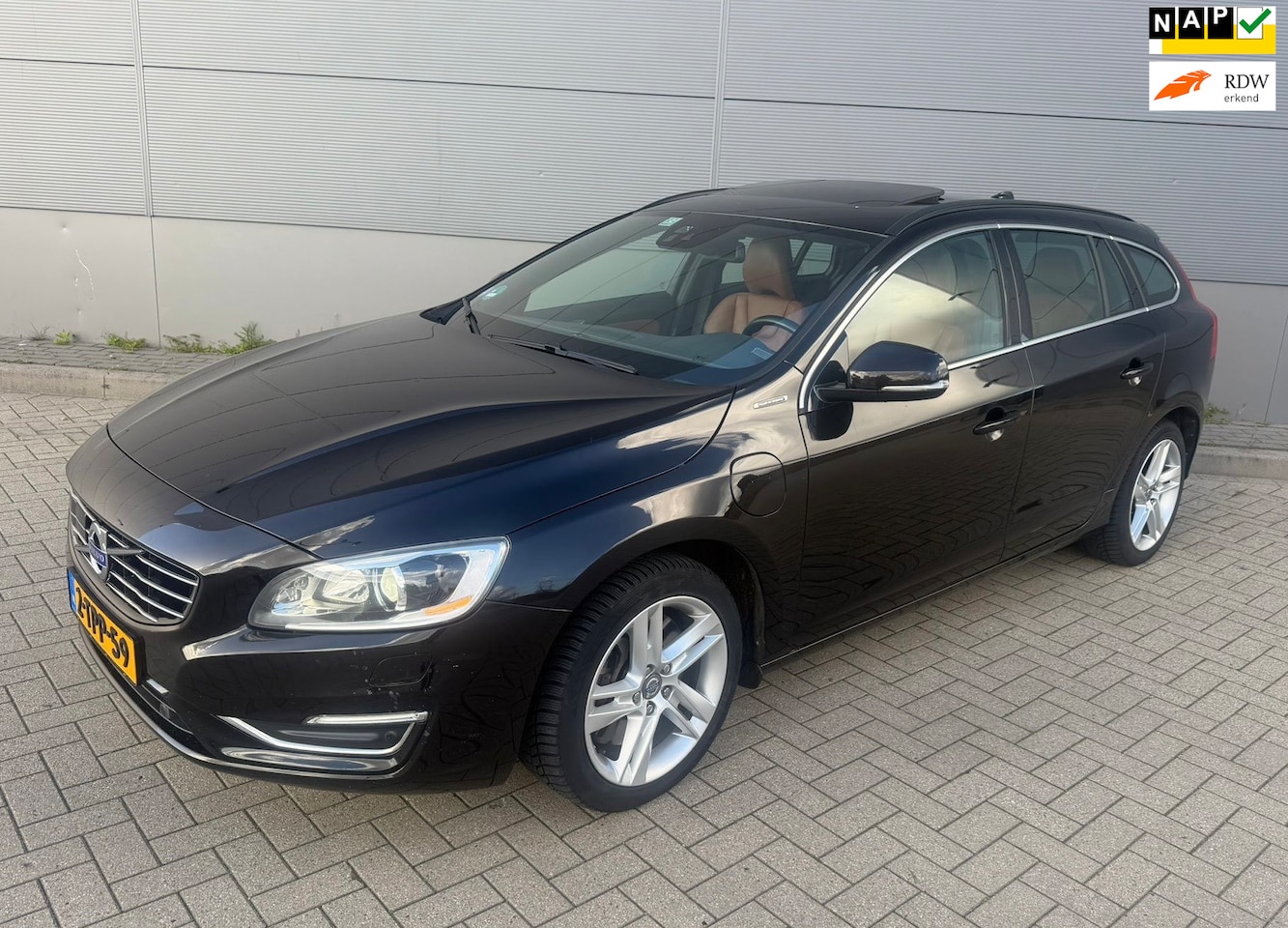 Volvo V60 - 2.4 D6 AWD Plug-In Hybrid Summum 2.4 D6 AWD Plug-In Hybrid Summum - AutoWereld.nl