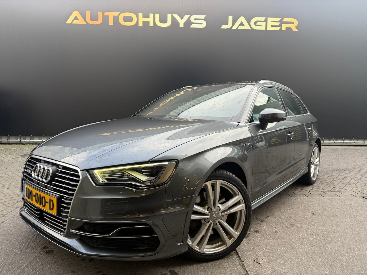Audi A3 Sportback - 1.4 e-tron PHEV Sline Panorama B&O - AutoWereld.nl