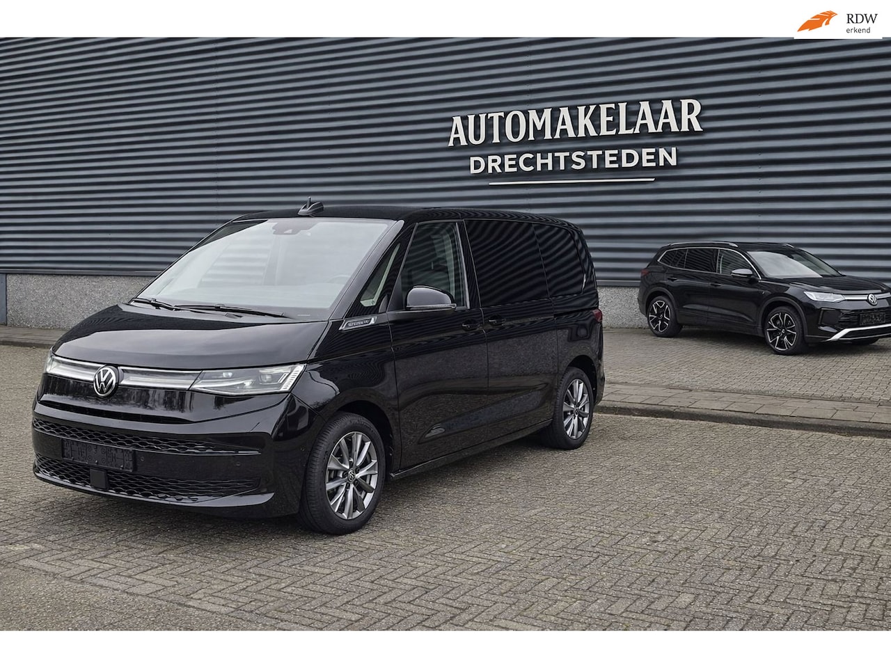Volkswagen Multivan - 1.4 eHybrid L1H1 Business 7-zits/ Fulll Pano/Trekhaak/ Elektrische deuren/ enzv - AutoWereld.nl