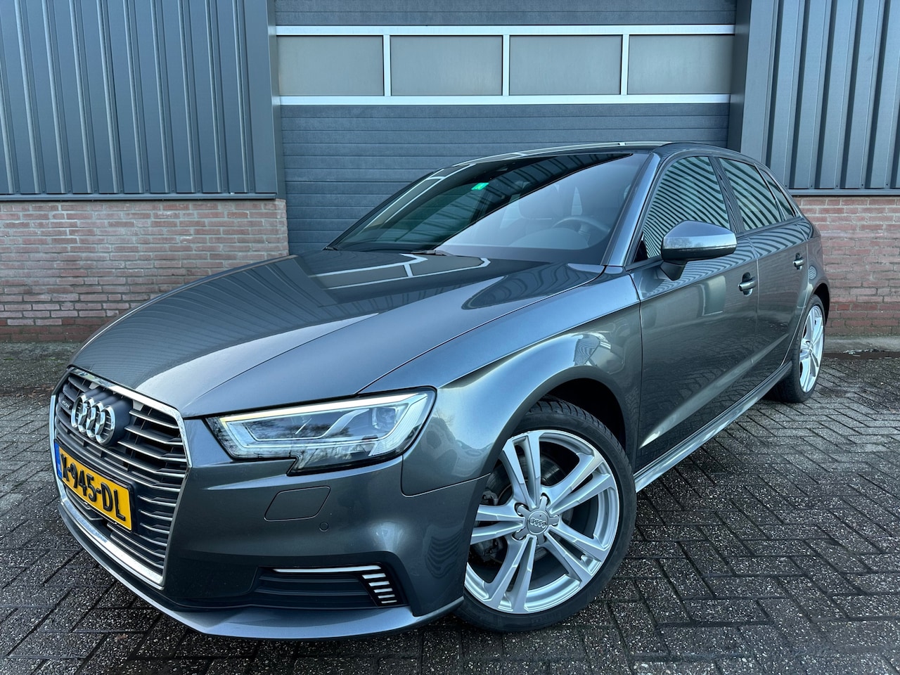 Audi A3 Sportback - 40 e-tron Advance Sport Stoelverw., Lane assist, Led, Digi dash, Navi plus - AutoWereld.nl