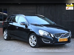 Volvo V60 - 1.6 T3 Summum Xenon/Leer/Navigatie/Parkeersensor/Trekhaak afneembaar