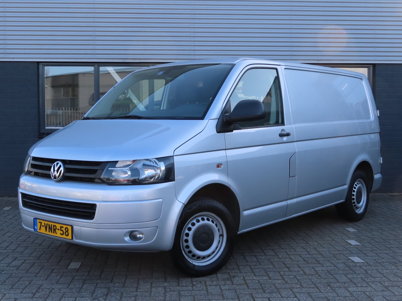Volkswagen Transporter - 2.0 TDI L1H1 DC Edition - AutoWereld.nl