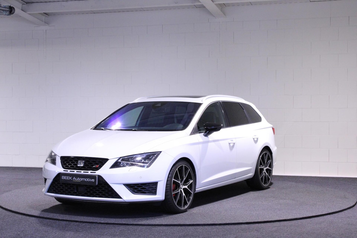 SEAT Leon ST - 2.0 TSI Cupra 280 | CAM | Stoelverw. | PANO - AutoWereld.nl