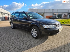 Volkswagen Passat Variant - 2.3 V5 Trendline