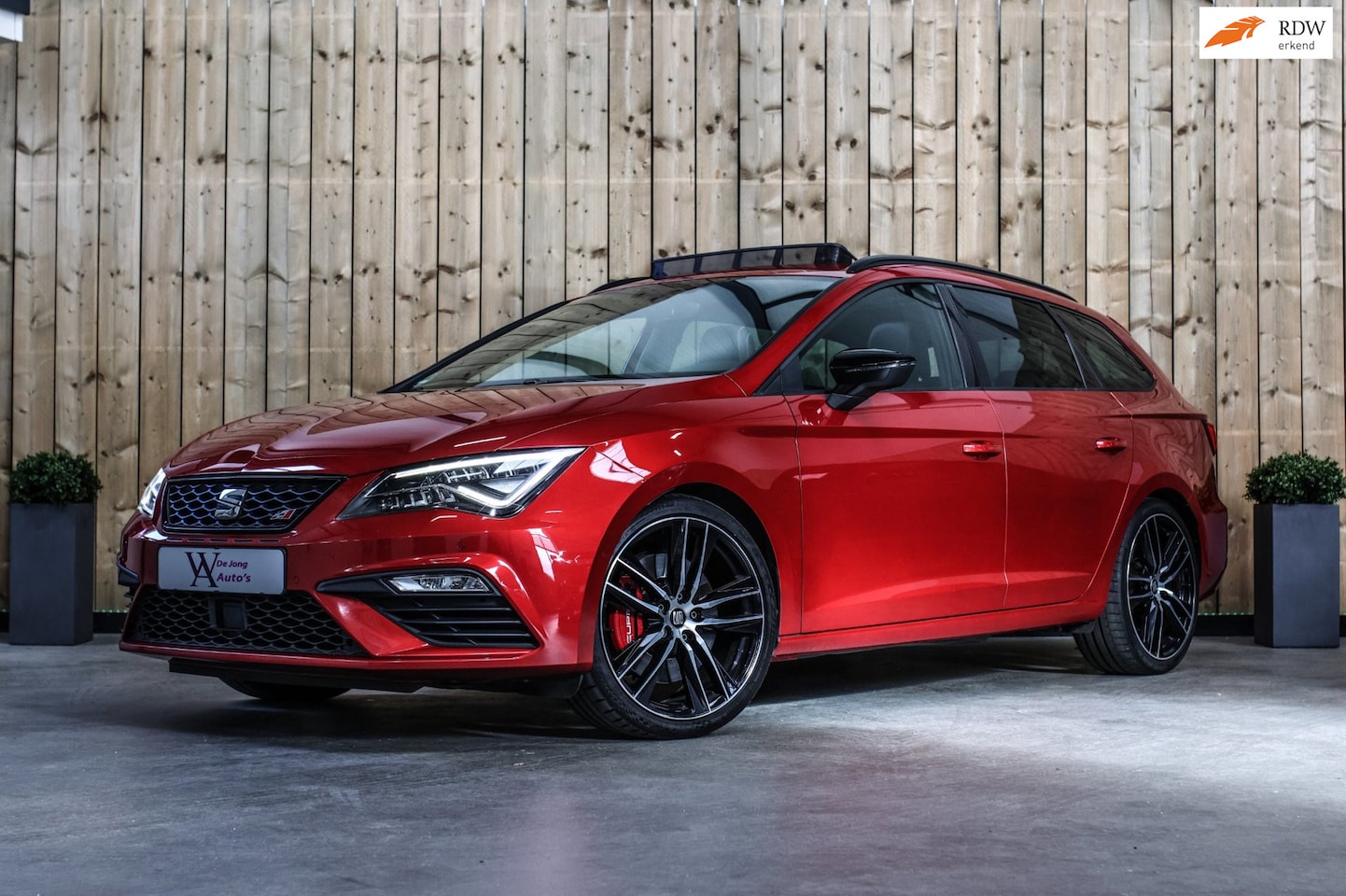 SEAT Leon ST - 2.0 TSI CUPRA 300 4DRIVE *Pano*DCC*Carplay*Led*Cruise control* - AutoWereld.nl