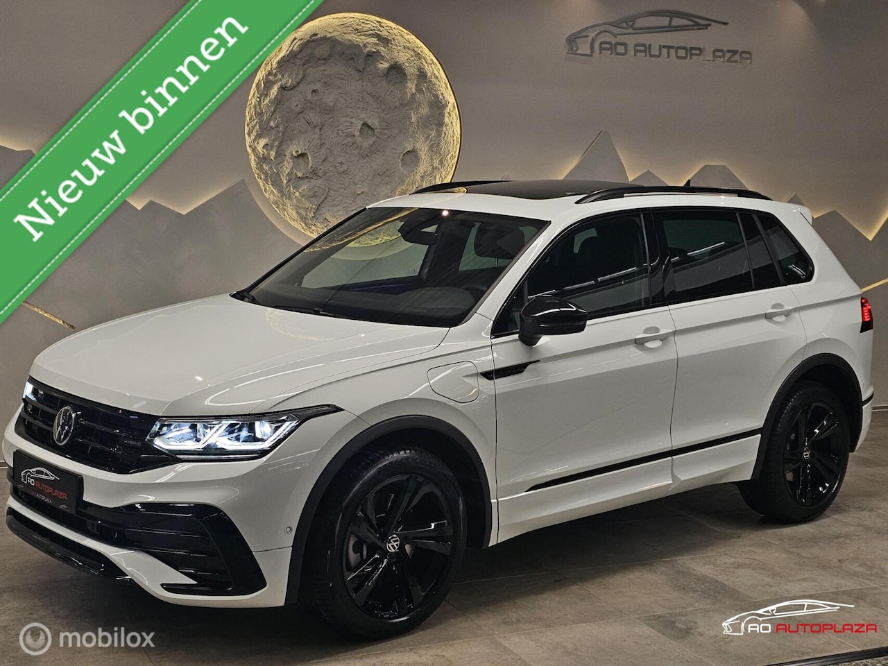 Volkswagen Tiguan - 1.4 TSI eHybrid 3x R-Line Panorama/Keyless/IQ Light - AutoWereld.nl