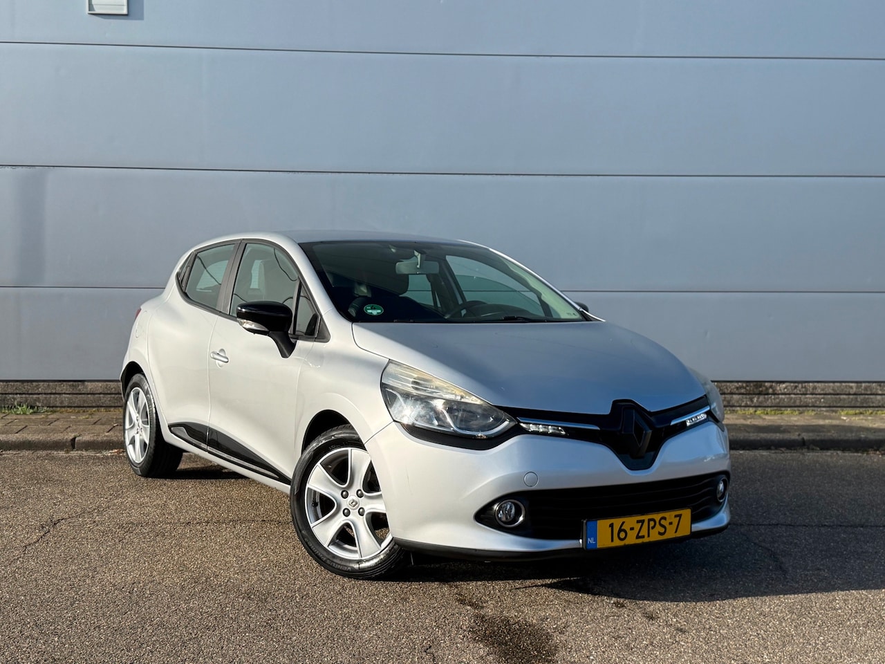 Renault Clio - 0.9 TCe Expression 5D (bj 31-12-2012) NAVI|LMV|CRUISE - AutoWereld.nl