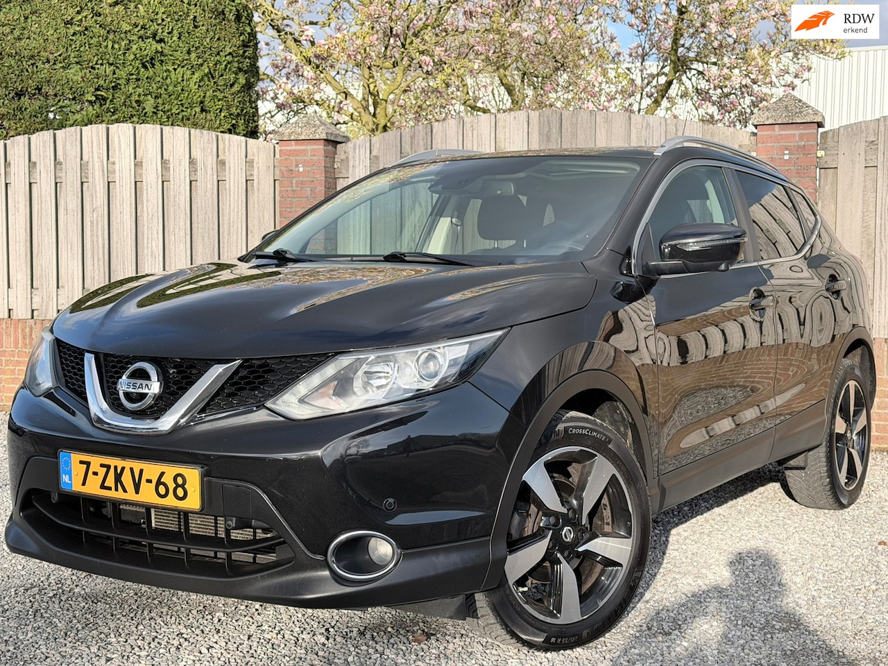 Nissan Qashqai - 1.2 Connect Edition NAVI PANO CLIMA P CAMERA 360 - AutoWereld.nl