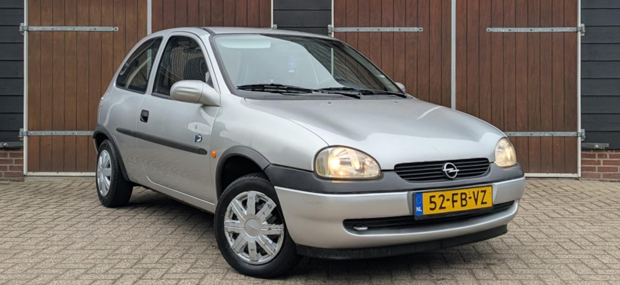 Opel Corsa - 1.2i-16V Onyx 1.2i-16V Onyx, APK tot 7-1-2027, Trekhaak, NAP - AutoWereld.nl