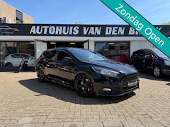 Ford Focus Wagon - 2.0 ST 250Pk Navi Cruise Climate Ctr Camera DAB Xenon Leer Elek Pakket Nw Apk