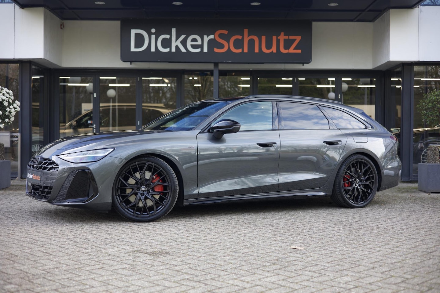 Audi A6 Avant - 2.0 e-hybrid Competition Vierwielb. | Pano | Trekhaak | Massage | Balck Edition - AutoWereld.nl
