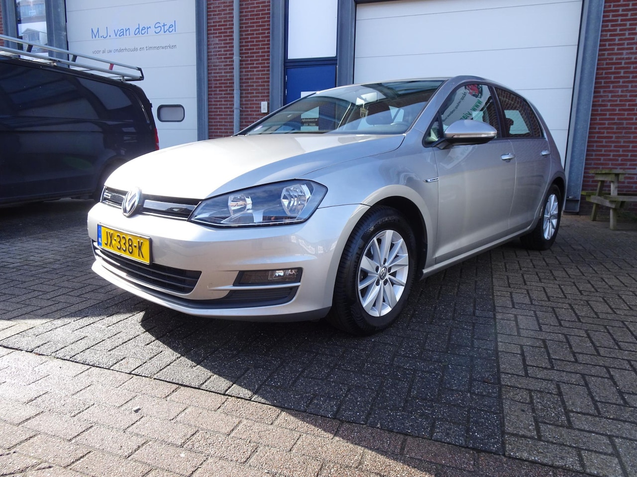 Volkswagen Golf - 1.0 TSI Edition NL auto / Carplay / Trekhaak - AutoWereld.nl