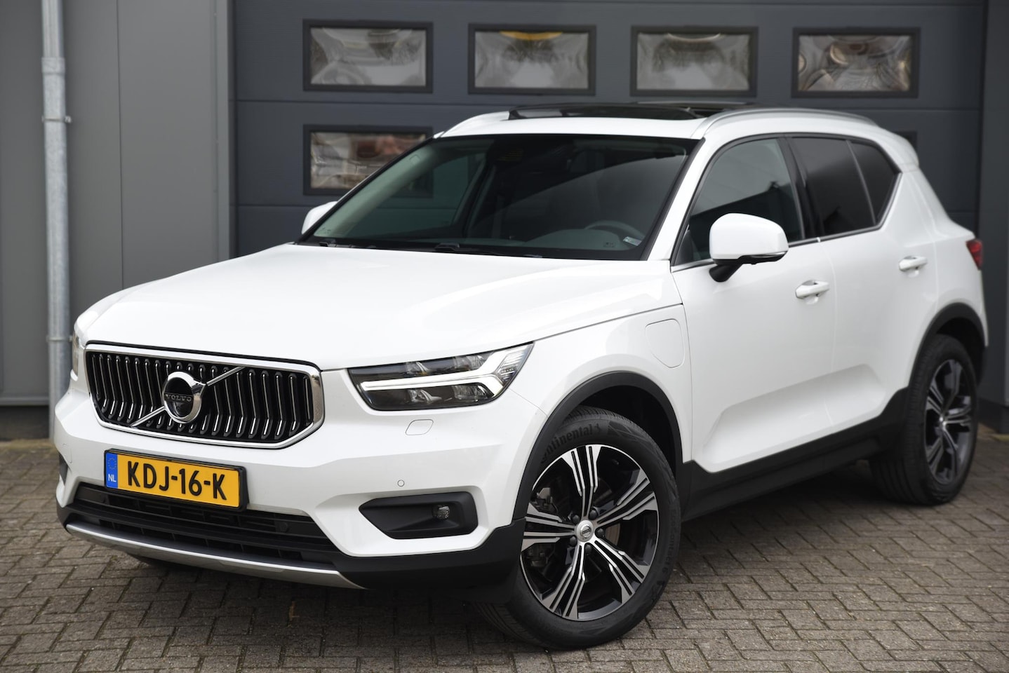 Volvo XC40 - 1.5 T5 Recharge Inscription Pano - Trekhaak - AutoWereld.nl