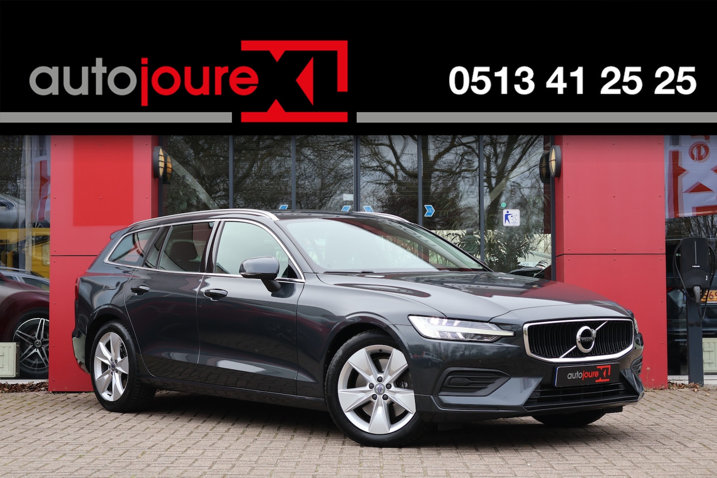 Volvo V60 - 2.0 T5 Momentum | Origineel NL | Leder | Business Pack Connect Plus | Trekhaak | Camera | - AutoWereld.nl