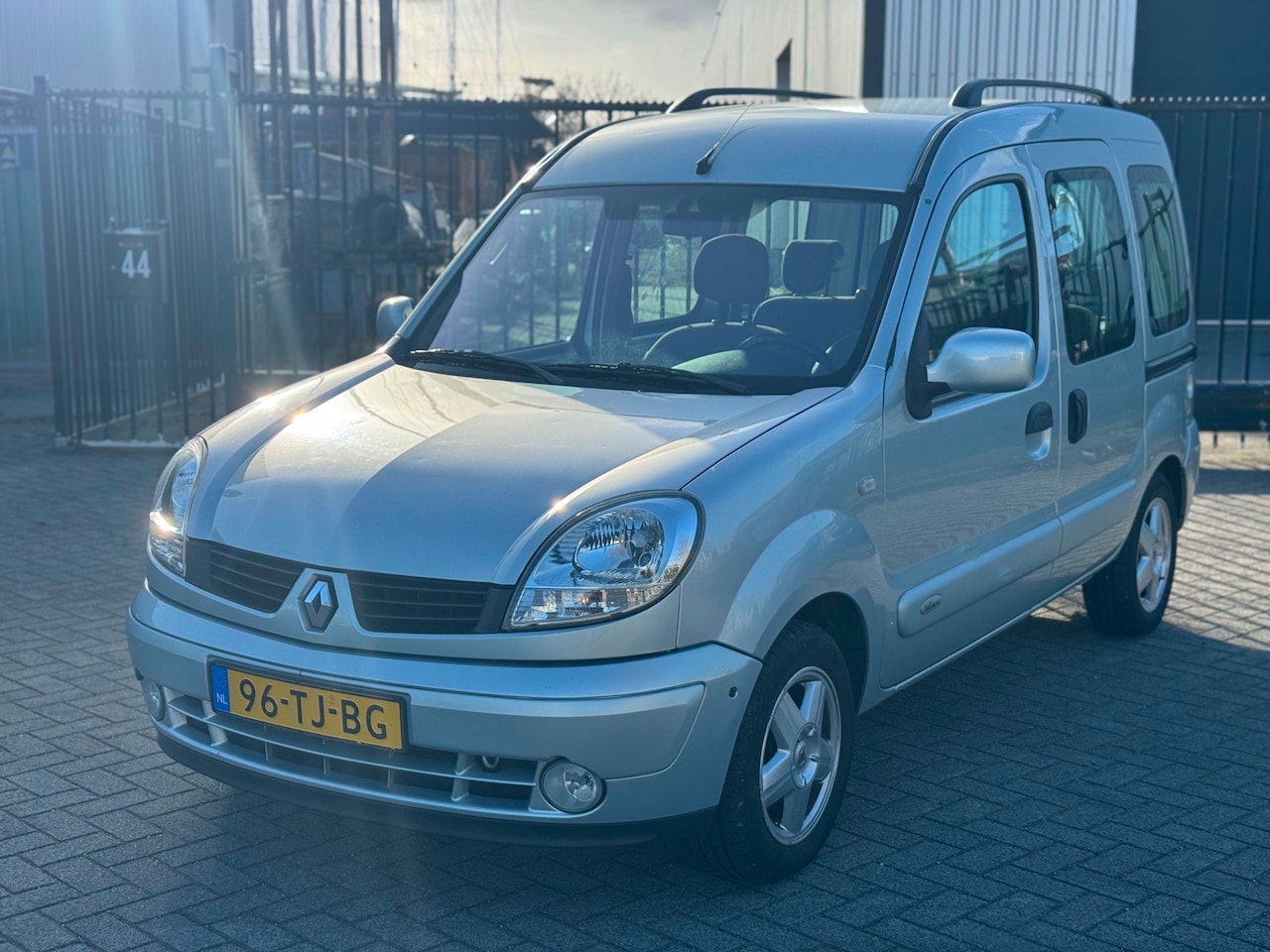 Renault Kangoo - 1.6-16V Privilège Airco 2x Scheufdeuren Elektrisch Ramen - AutoWereld.nl