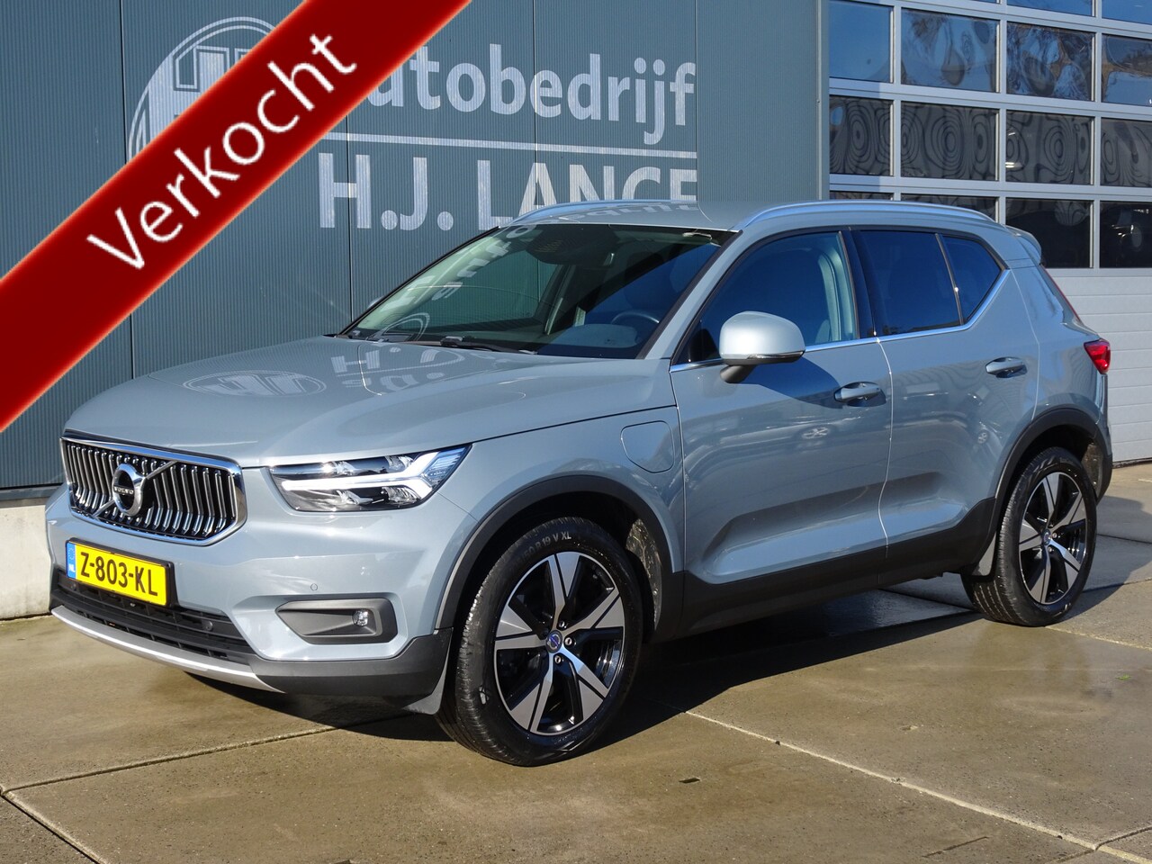 VOLVO XC40