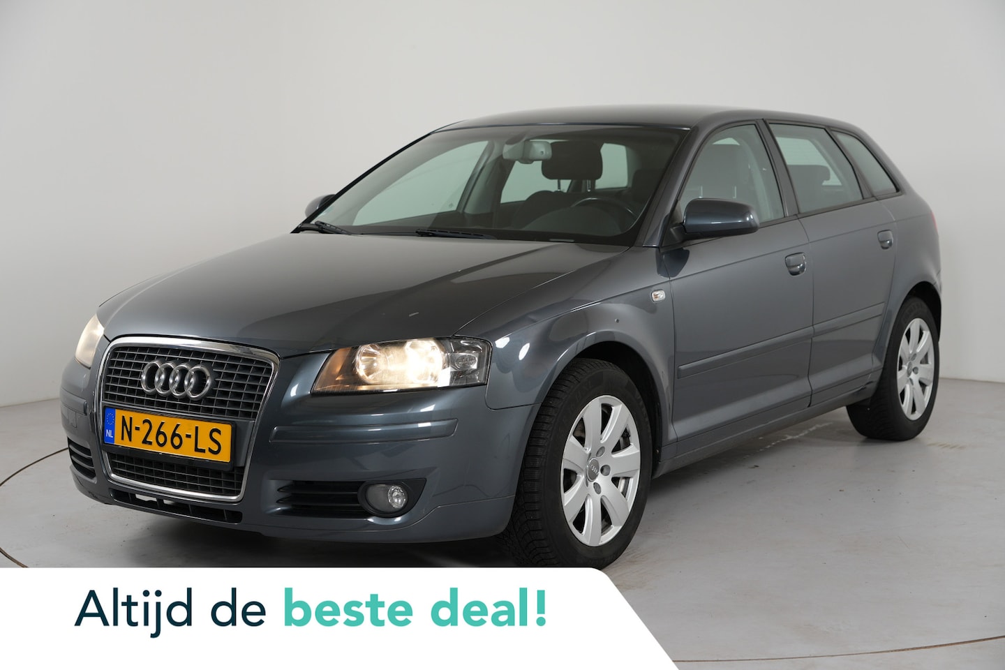 Audi A3 Sportback - 1.6 Attraction | Trekhaak | Cruise | Sportstoelen | - AutoWereld.nl