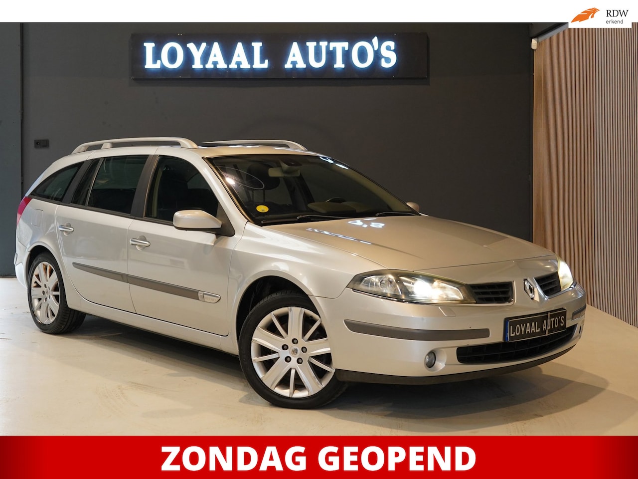 Renault Laguna Grand Tour - 2.0-16V Tech Line | 1E EIG | PANO | AIRCO | PDC | CRUISE | NAVI | APK | NAP. - AutoWereld.nl