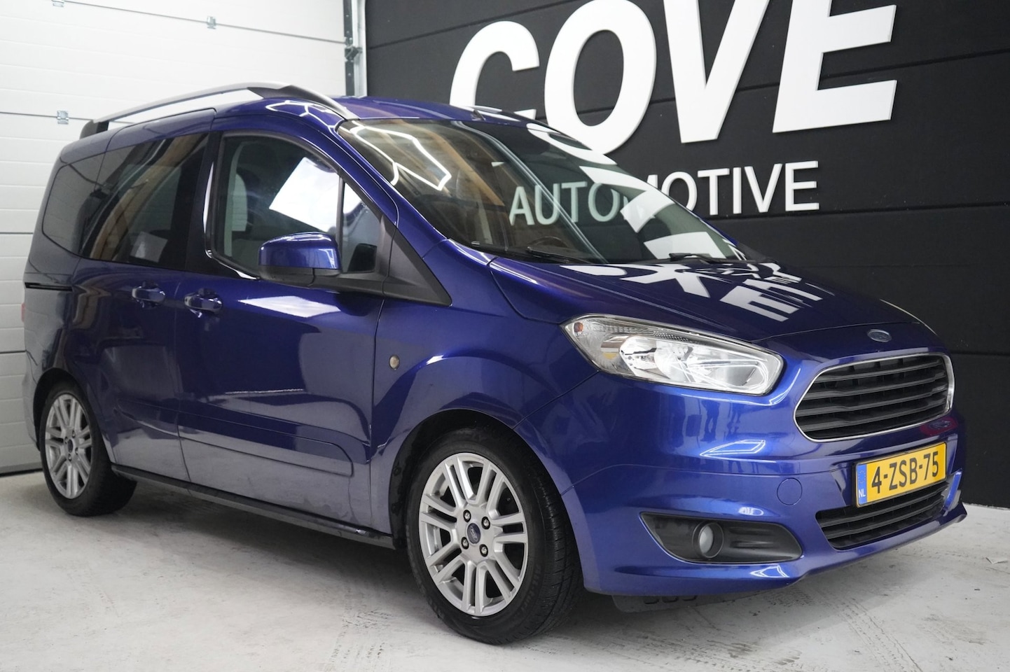Ford Tourneo Courier - 1.0 Titanium | CAMERA | STOELVERWARMING - AutoWereld.nl