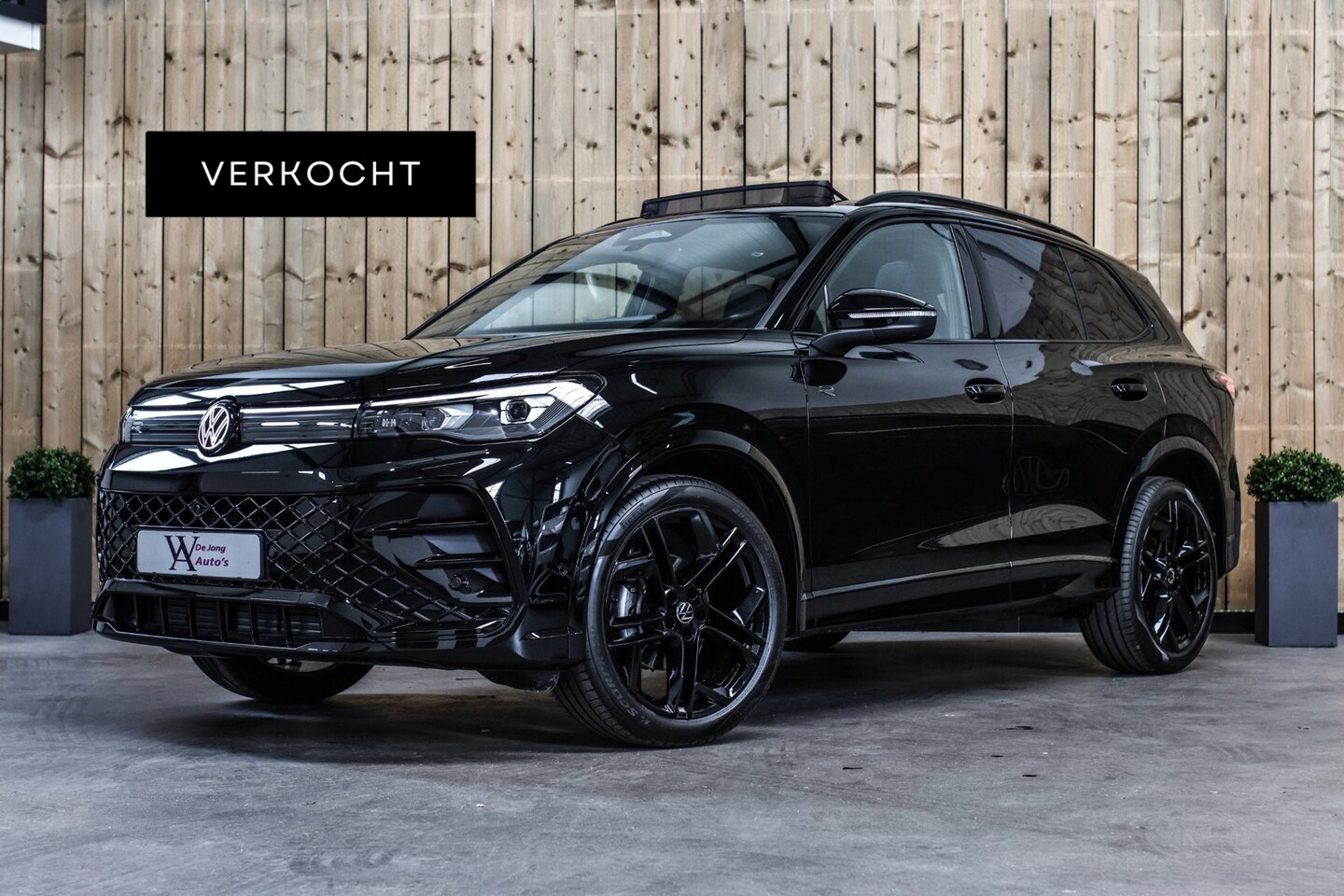 Volkswagen Tiguan - 1.5 eTSI R-Line *Pano*H/K*360 Camera*Head-Up*Keyless*Trekhaak* - AutoWereld.nl