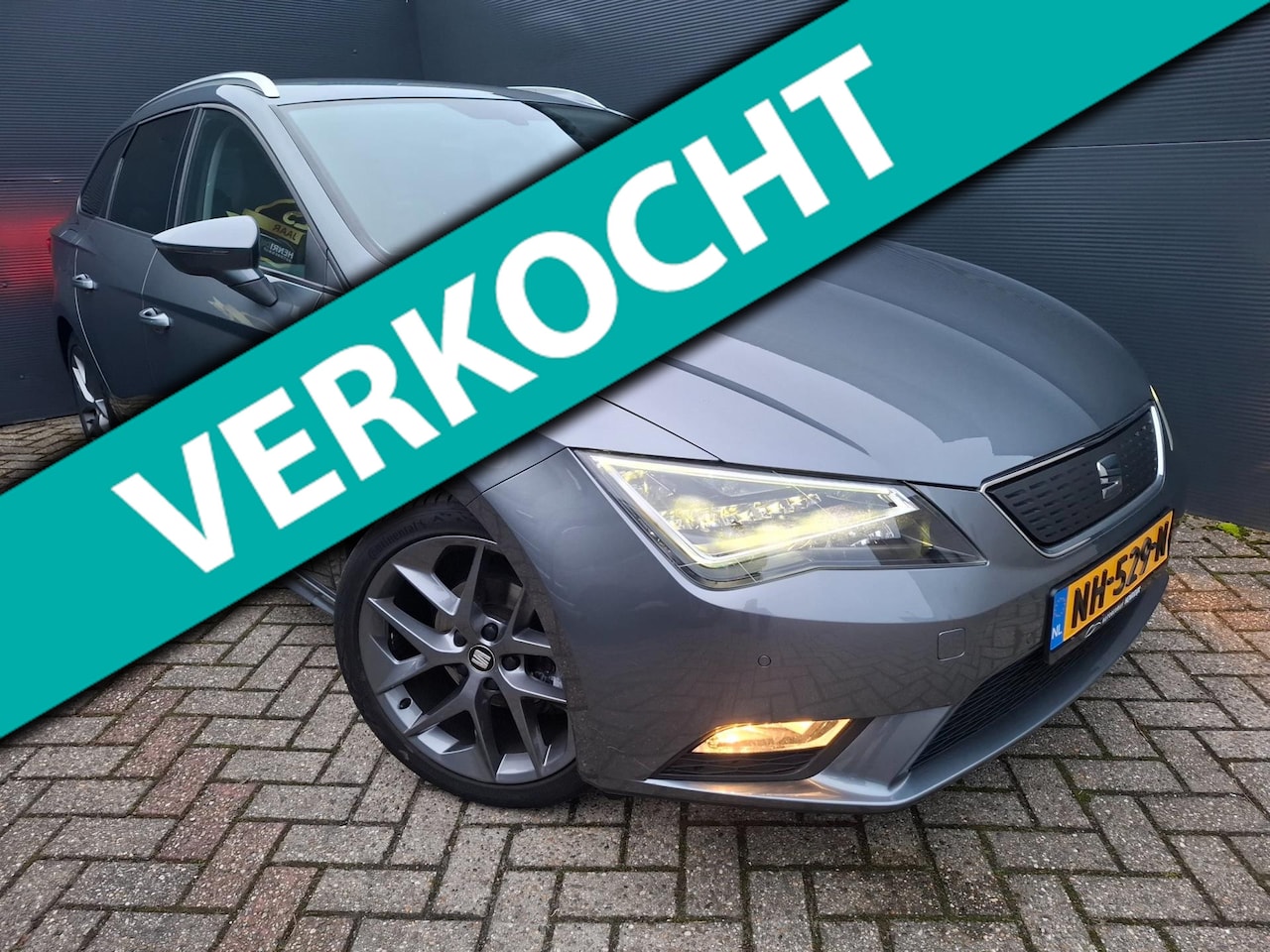 SEAT Leon ST - 1.0 EcoTSI Style Leder / Camera / Navi / Cruise / PDC - AutoWereld.nl