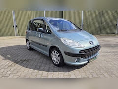 Peugeot 1007 - 1.6-16V Gentry