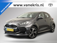 Toyota Yaris - 1.5 Hybrid 115 First Edition Limited Parkeersensoren, Stoelverwarming, Apple Carplay / And