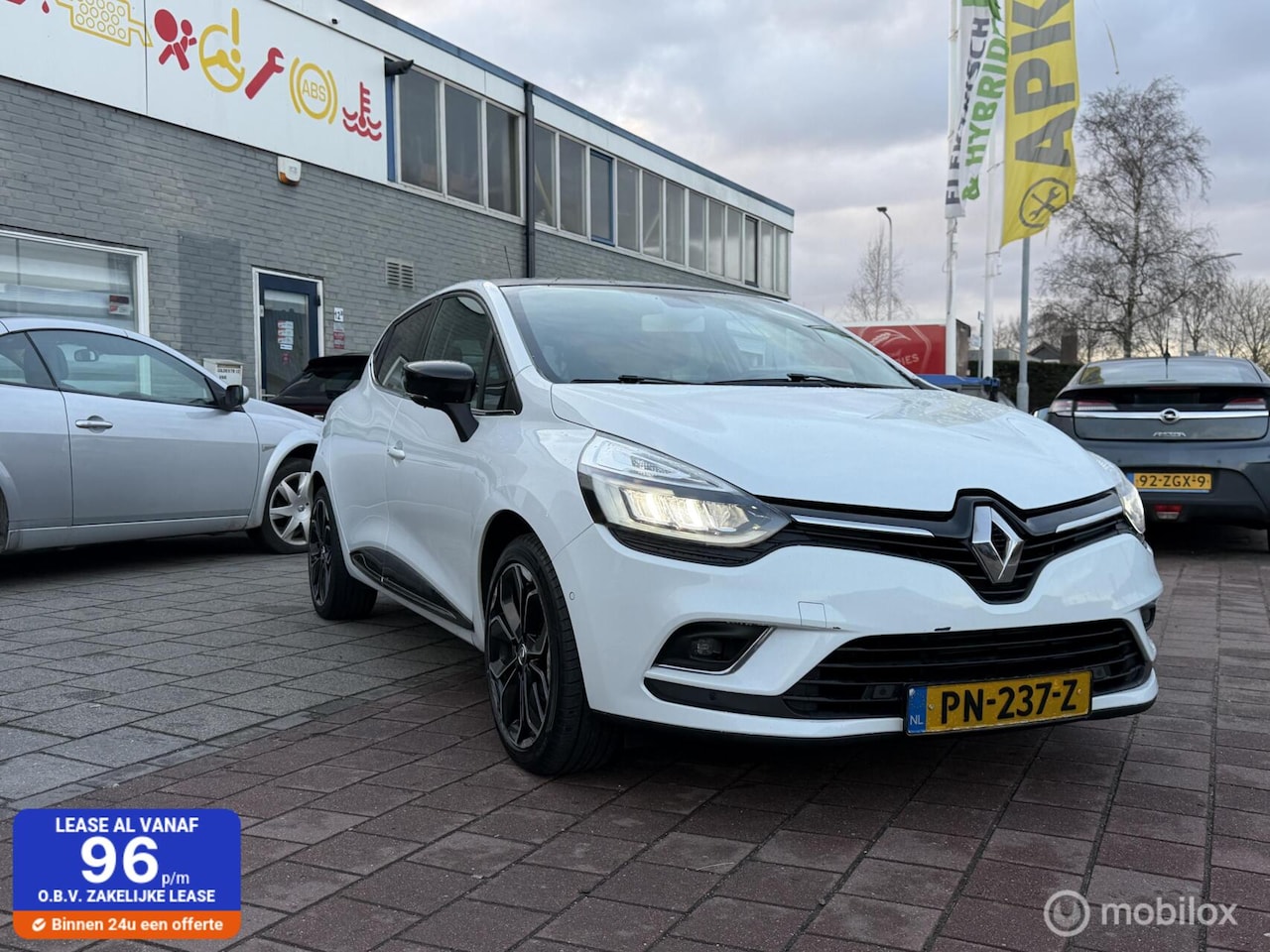 Renault Clio - 1.2 TCe Intens 4 cilinder Led|Keyless| camera - AutoWereld.nl
