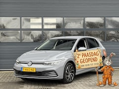 Volkswagen Golf - 1.0 TSI LIFE I ADAPTIVE CRUISE CONTROL I SFEERVERLICHTING I 17" LICHT METALEN VELGEN