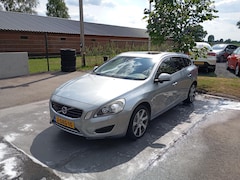 Volvo V60 - 2.4 D6 AWD Plug-In Hybrid Pure Limited