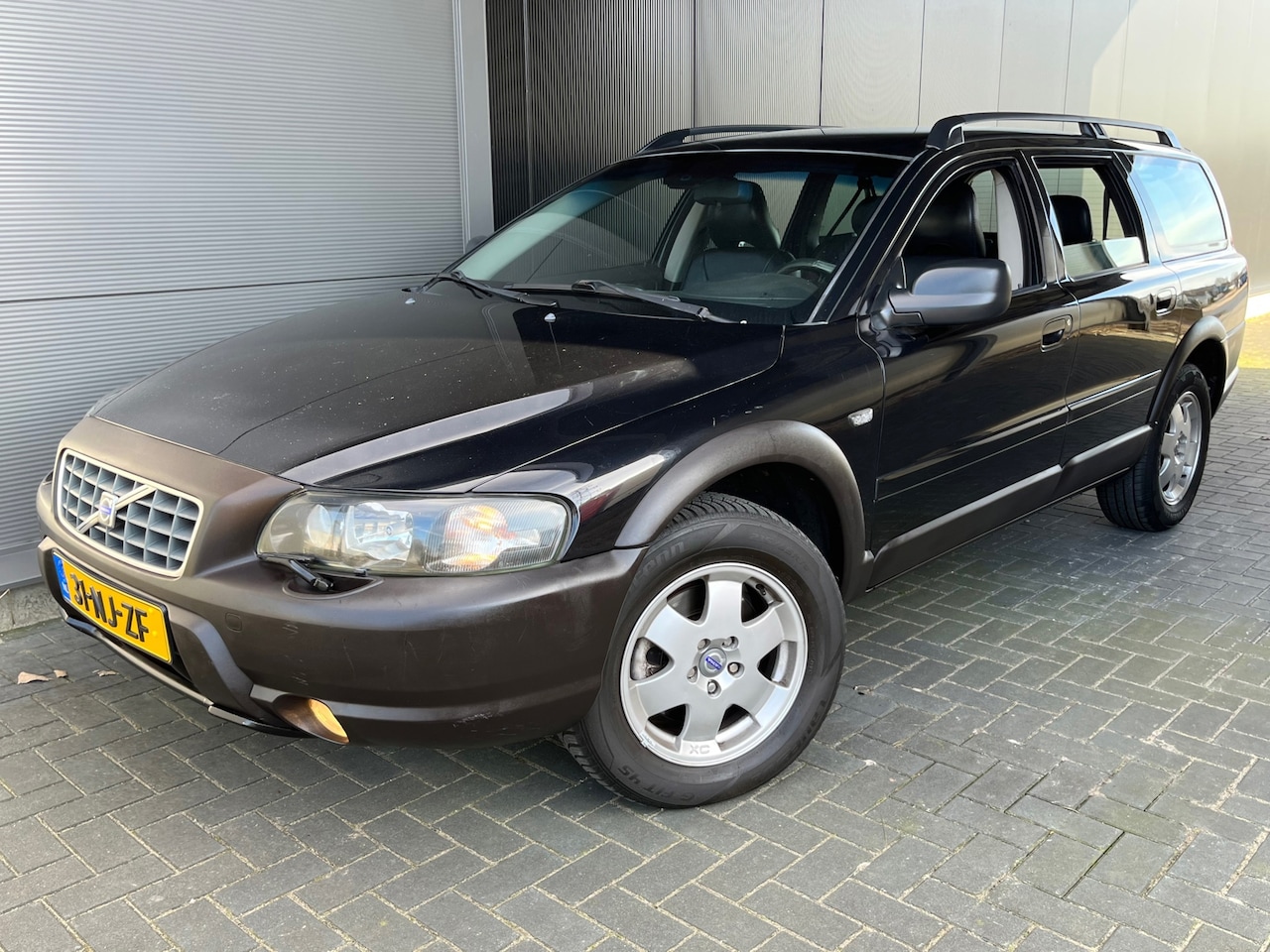 Volvo XC70 - 2.5 T AWD Automaat 7-persoons Xenon 210 pk - AutoWereld.nl