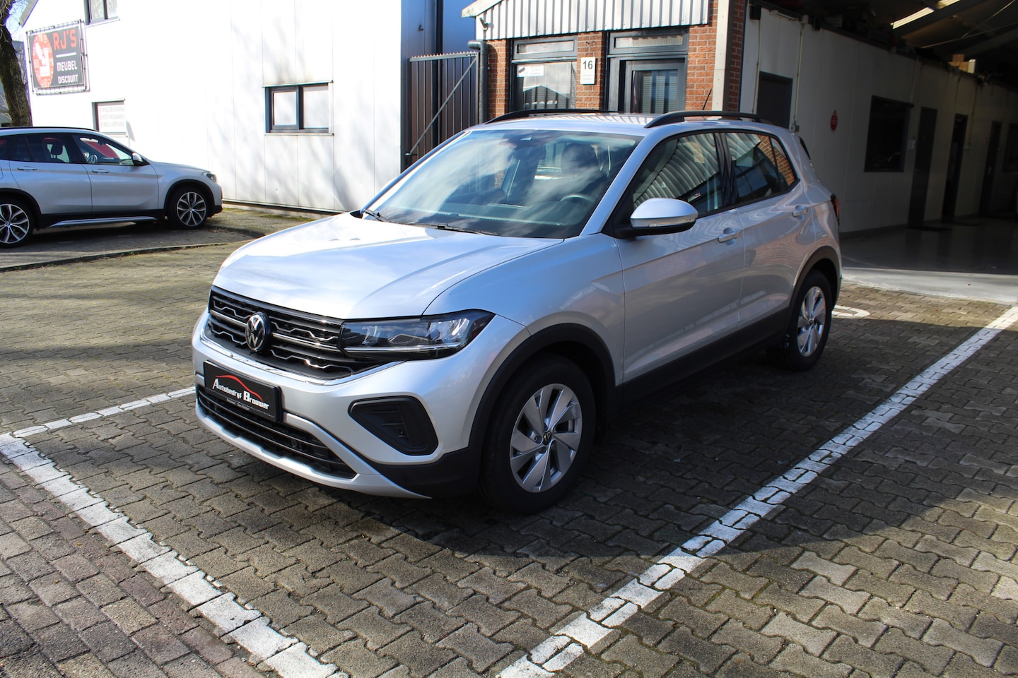 Volkswagen T-Cross - 1.0 TSI Life Edition 1 jaar garantie BJ: Feb. 2024 Rij klaar op Nederlands kenteken - AutoWereld.nl