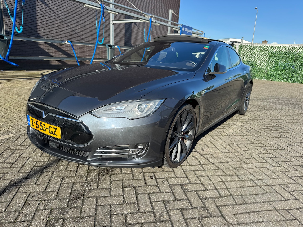 TESLA MOTORS MODEL S