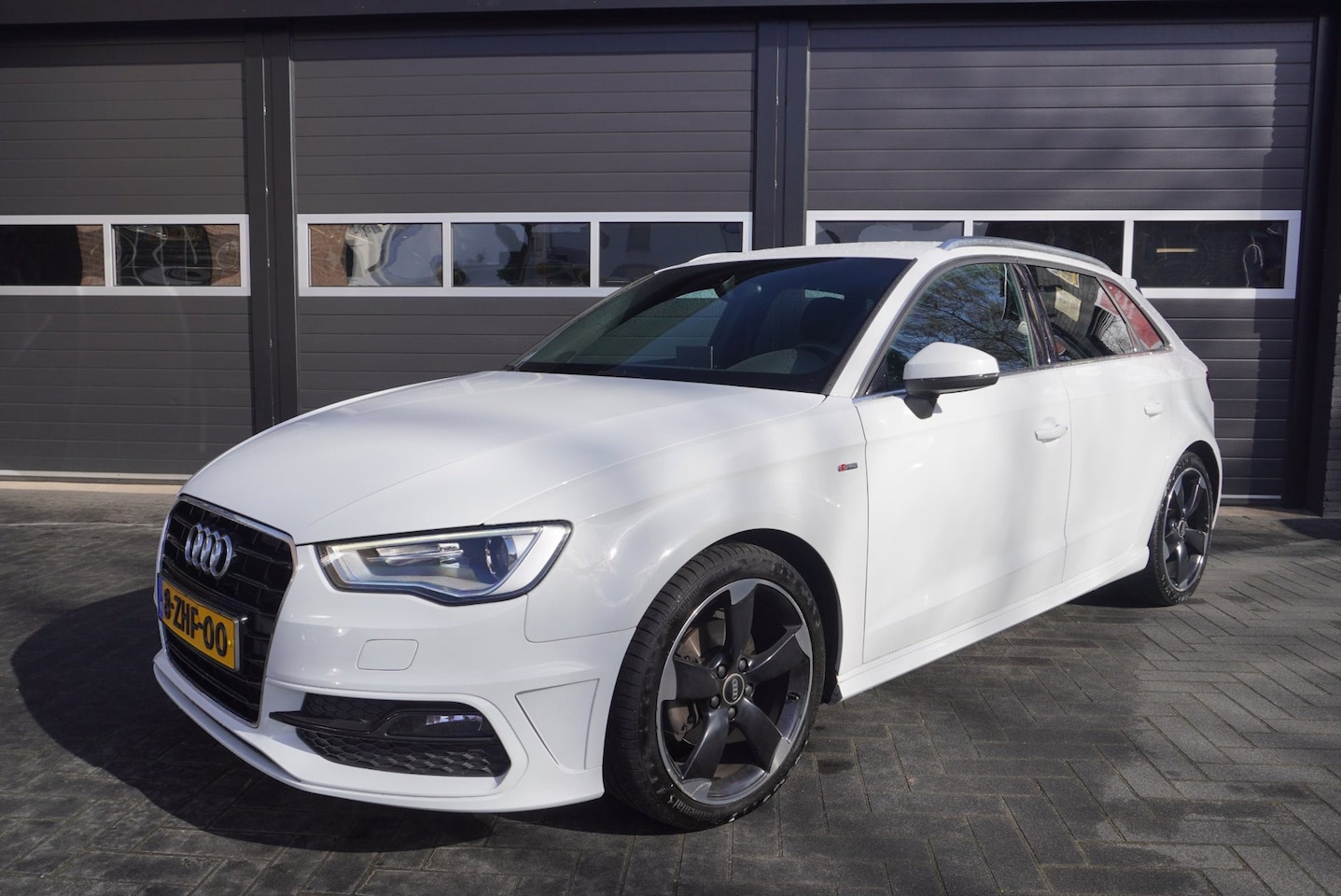 Audi A3 Sportback - 1.4 TFSI CoD Ambition Pro Line S Aut/Navi/Cruise/Climate/Parkeersensor - AutoWereld.nl