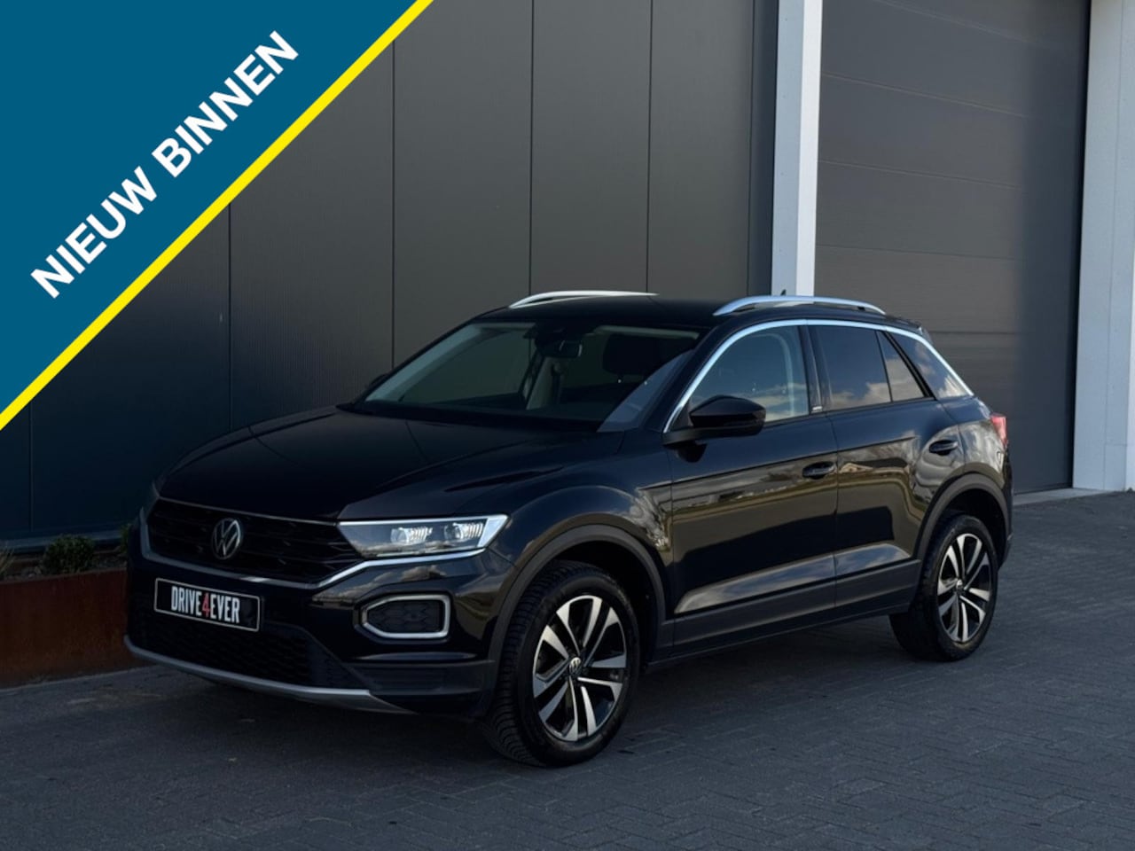 Volkswagen T-Roc - 1.5 TSI Sport M21 NAVI CAMERA PDC LED ACC ECC SPORTVELGEN - AutoWereld.nl