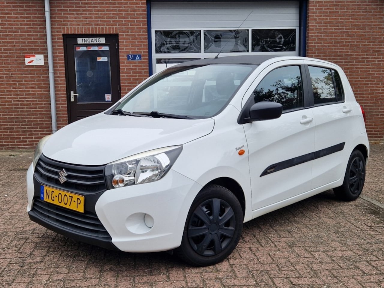 Suzuki Celerio - 1.0i Comfort Airco 5-drs NL-auto Trekhaak - AutoWereld.nl