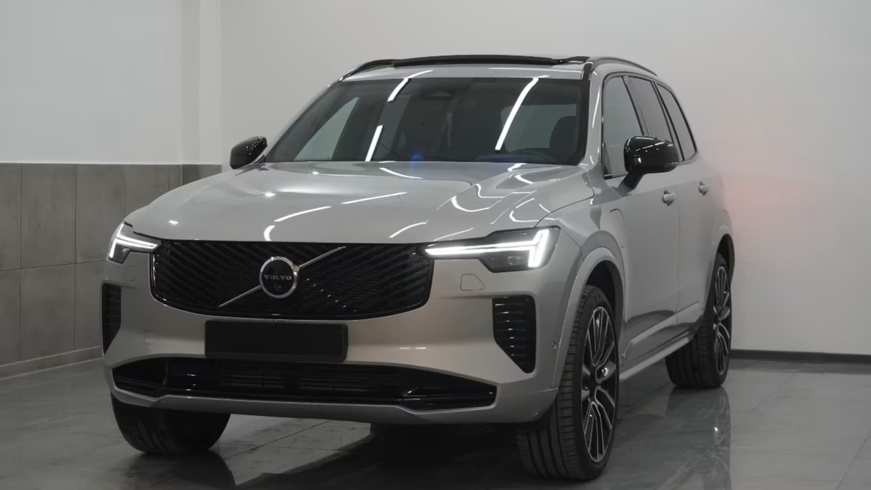 Volvo XC90 - 2.0 T8 Plug-in hybrid AWD Plus Dark ** PANORAMA, TREKH, B&W SOUND, LUCHTVERING, 22-inch LM - AutoWereld.nl
